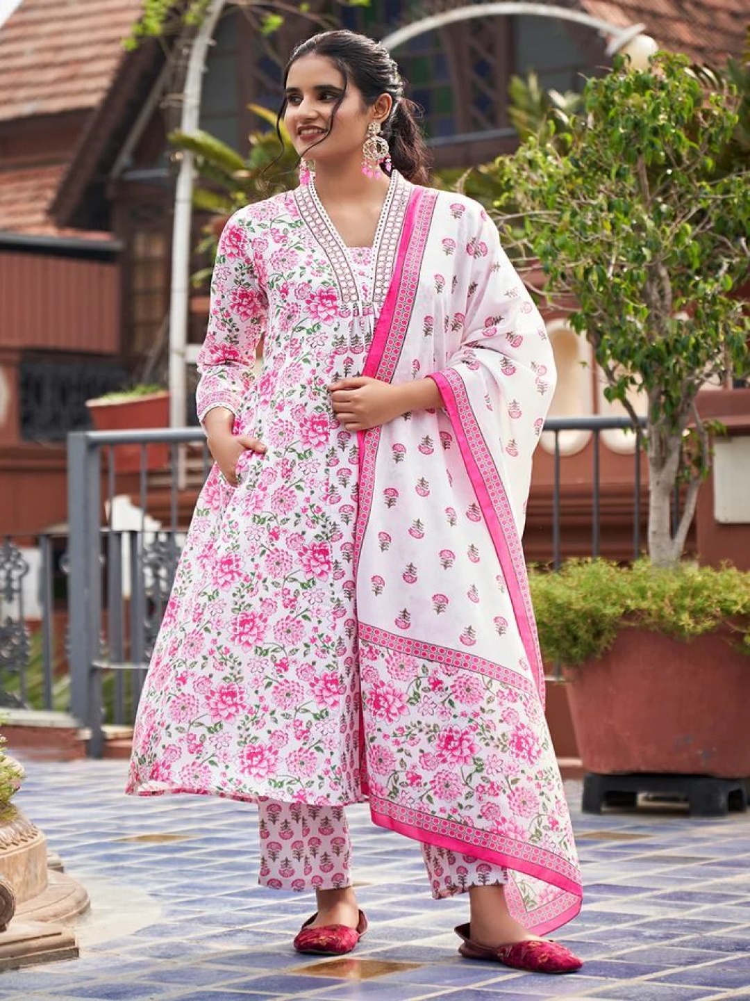 

SAK JAIPUR Floral Printed Pure Cotton Anarkali Kurta with Trousers & Dupatta, White