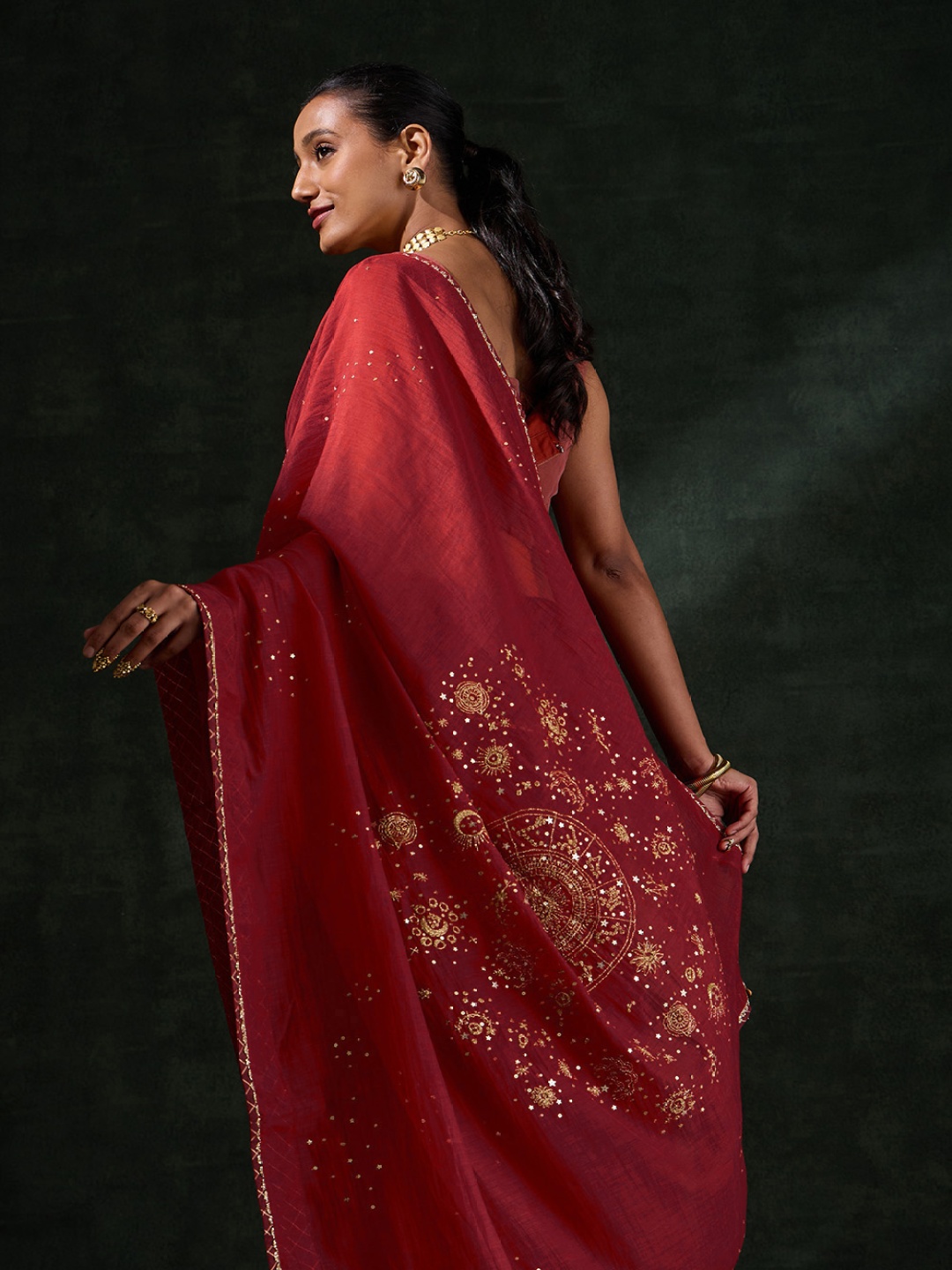

Taneira Floral Printed Embroidered Saree, Red