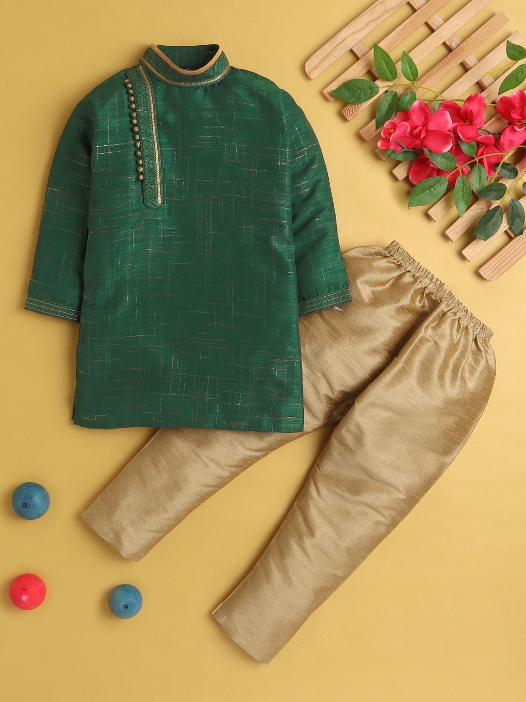 

BAESD Boys Self Design Mandarin Collar Kurta With Trousers, Green