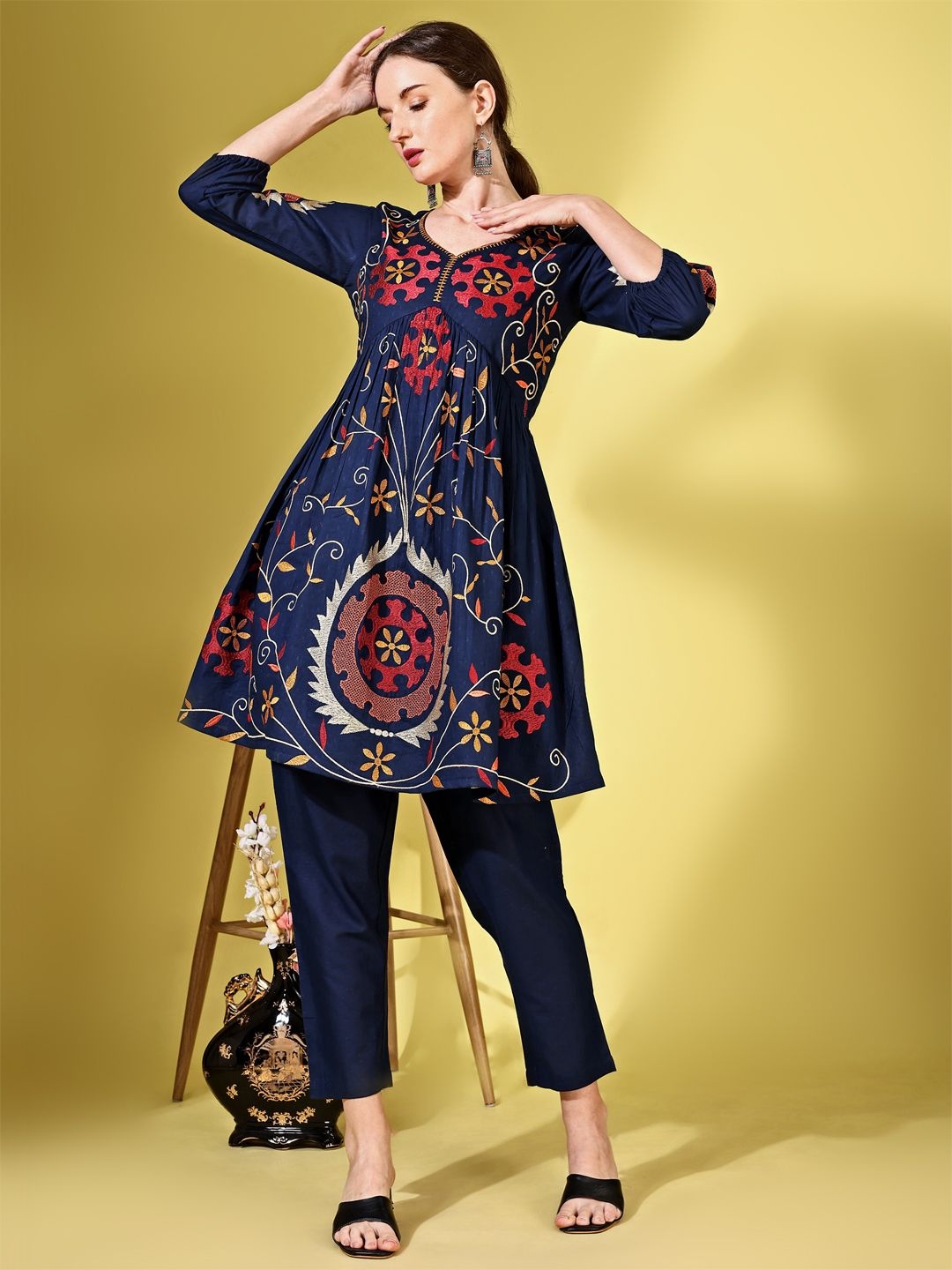 

Tikhi Imli Embroidered V-Neck Three-Quarter Sleeves Pure Cotton Tunic With Trouser, Navy blue