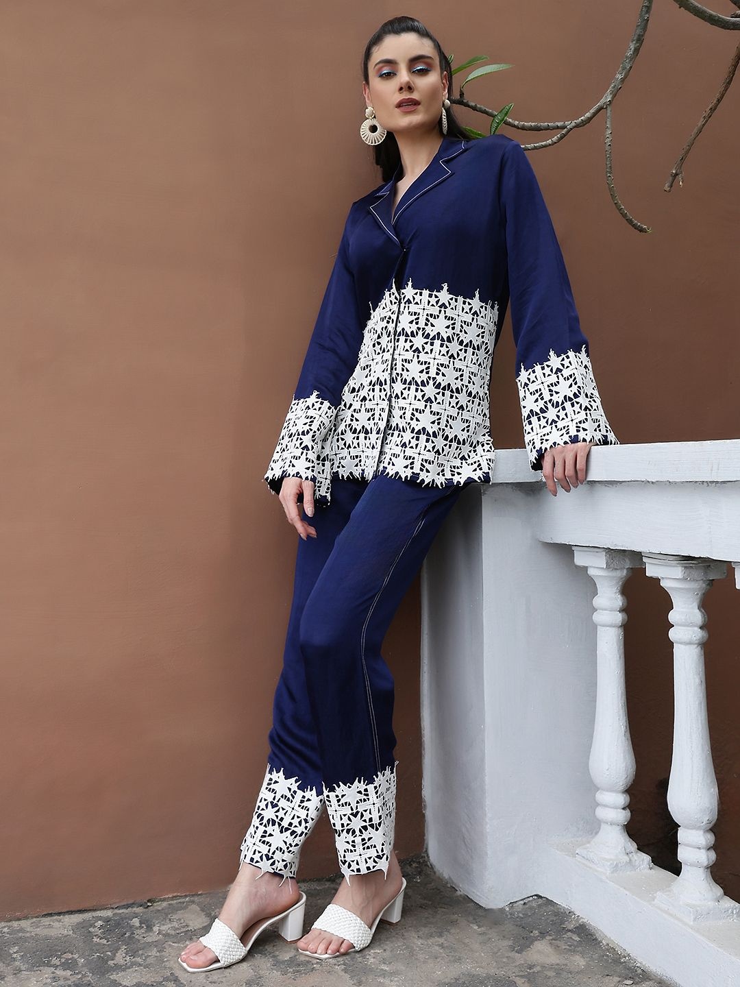

BEOM Embroidered Notched Lapel Collar Dupion Silk Shirt With Trouser, Blue