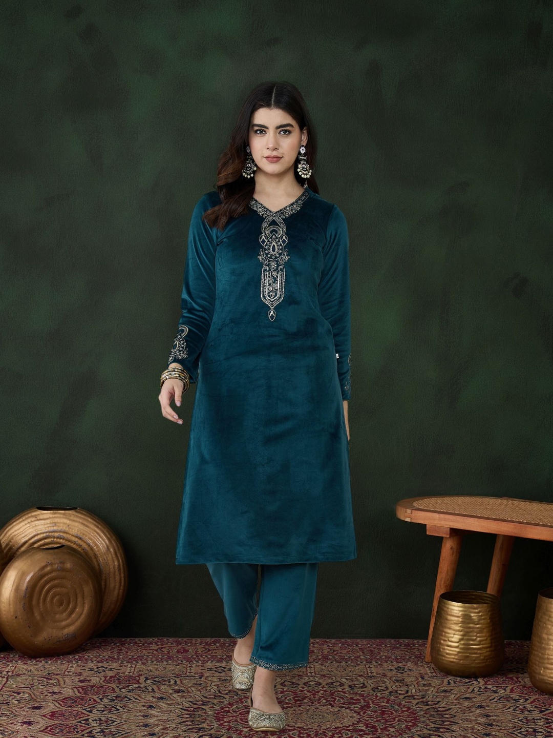 

SAHASIKA Women Regular Velvet Kurta with Trousers, Teal