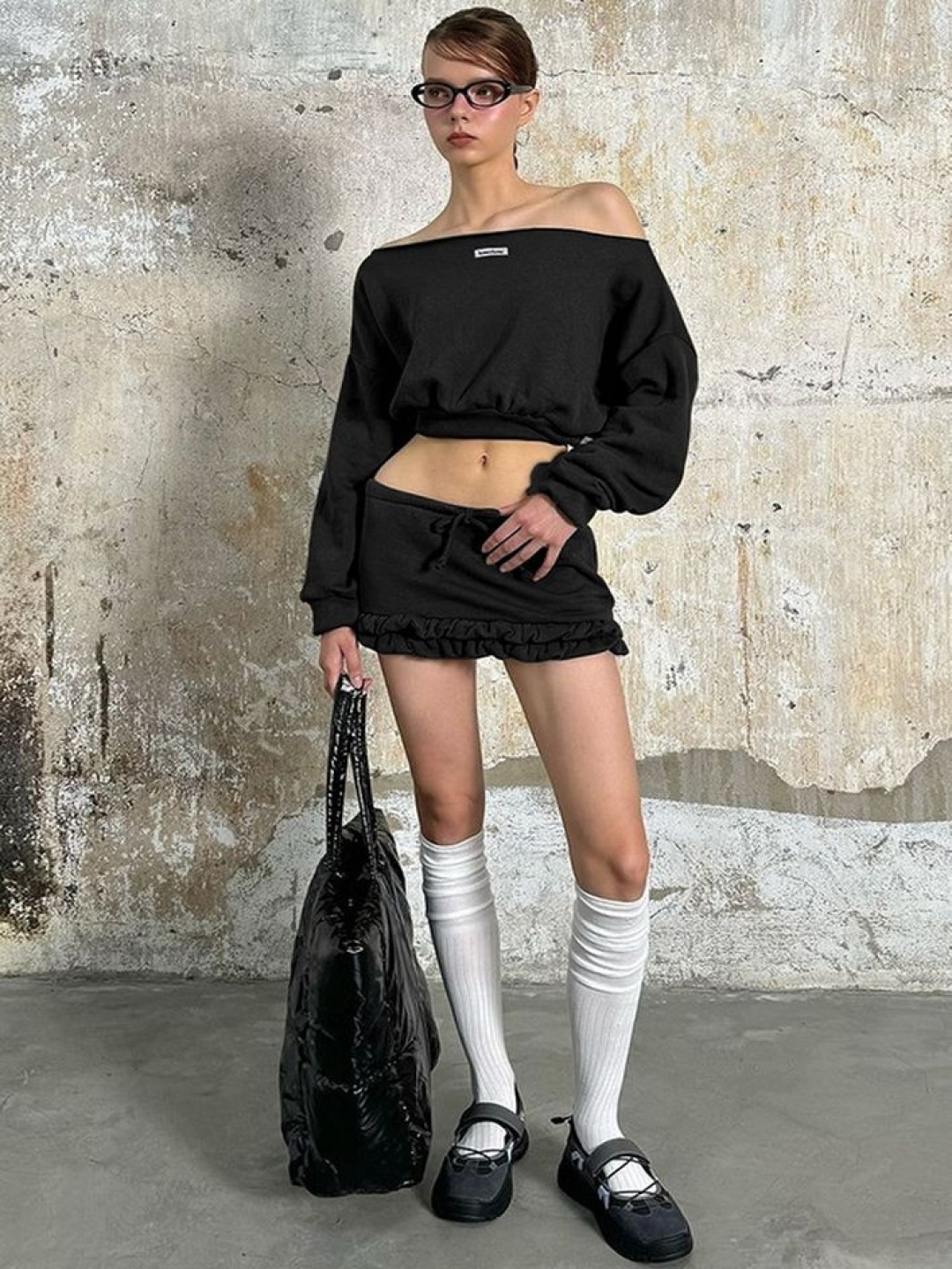 

LULU & SKY Off Shoulder Long Sleeves Neck Top With Skirt, Black