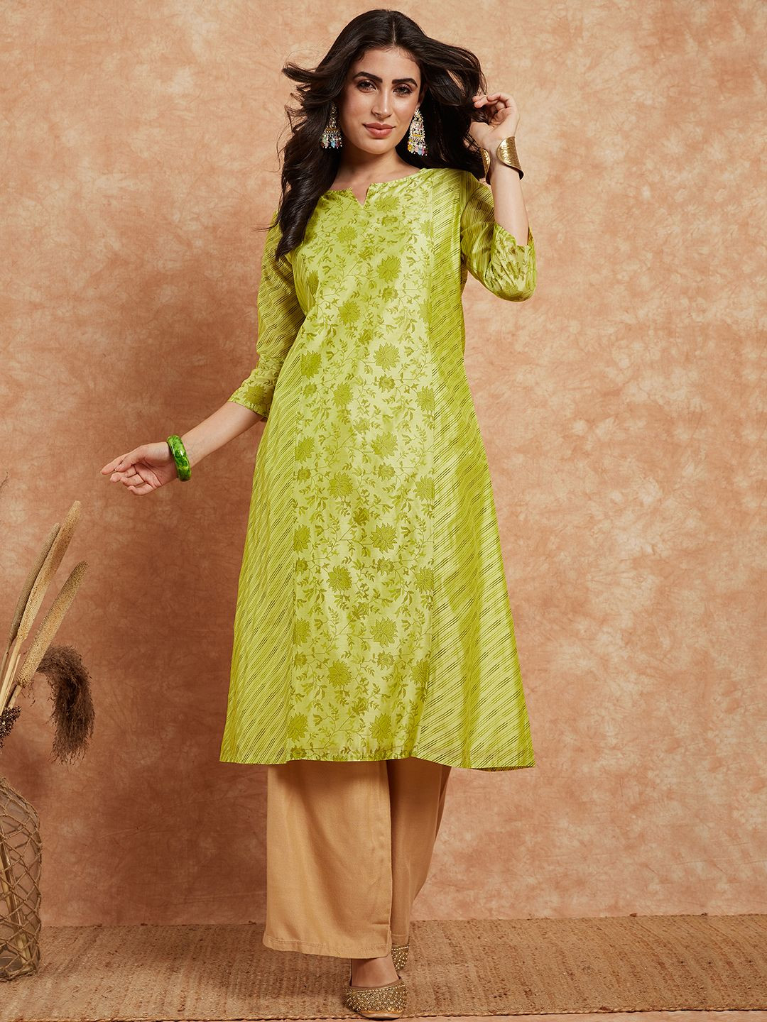 

Sangria Floral Printed Chanderi Silk Straight Kurta, Green