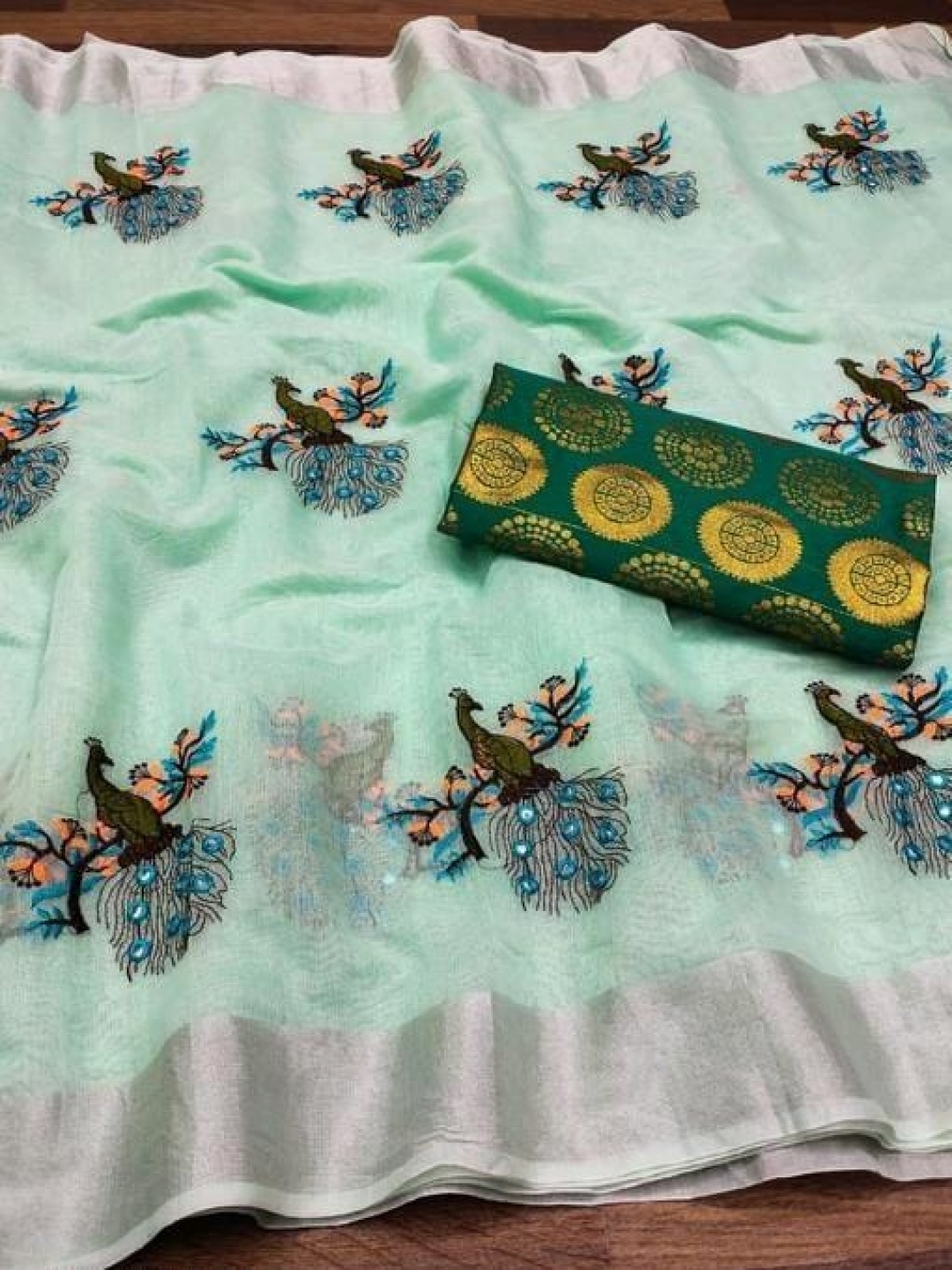 

QENY Women Ethnic Motifs Embroidered Chanderi Saree With Blouse Piece, Green