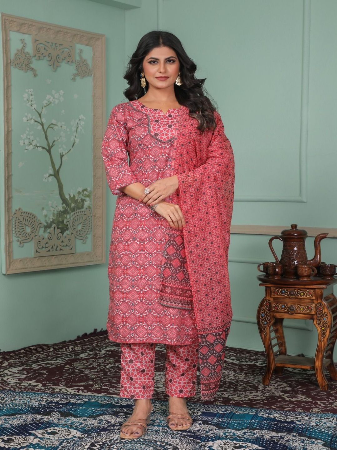 

STYLERIUM Ethnic Motifs Printed Straight Kurta with Trousers & Dupatta, Maroon