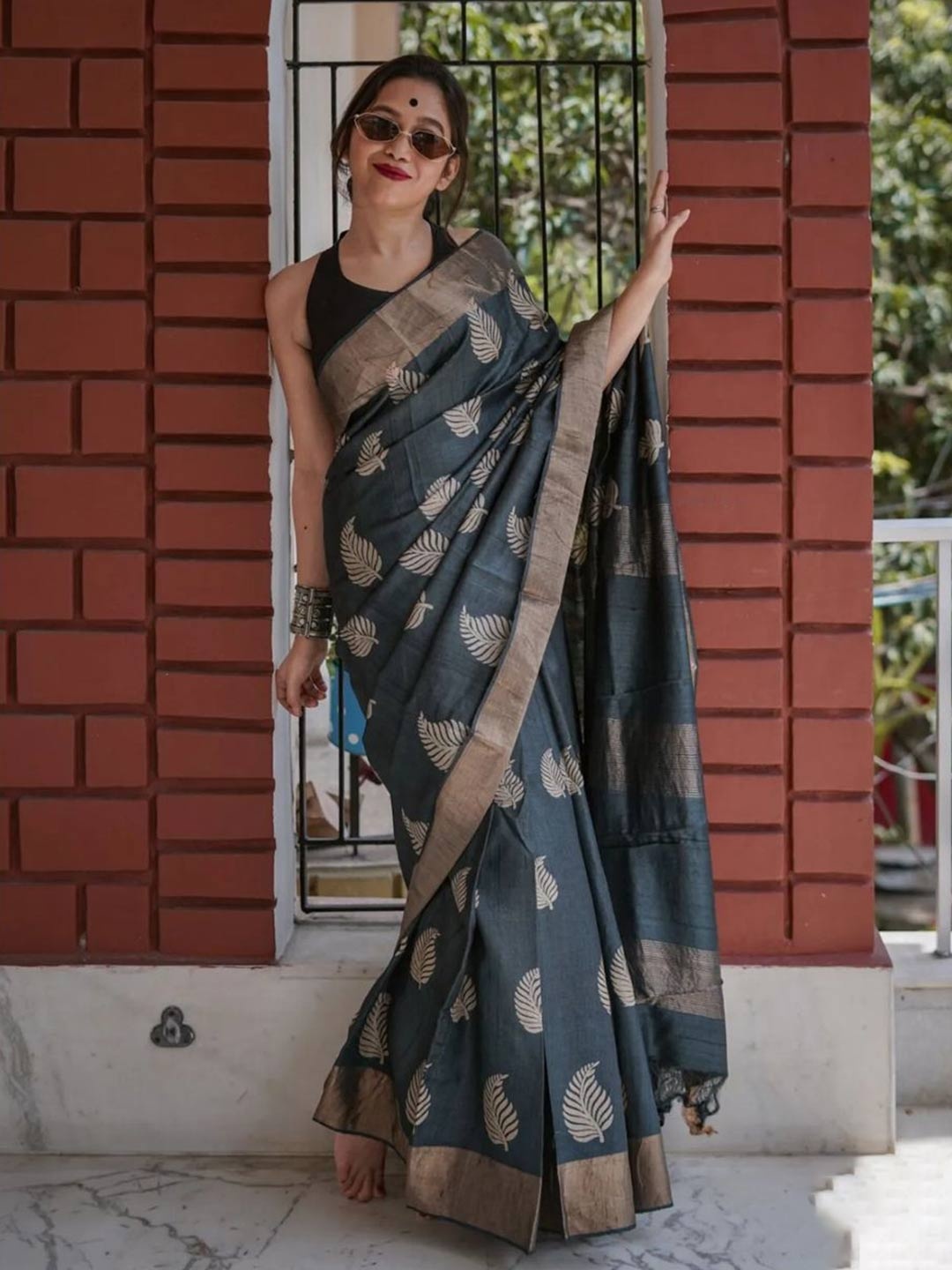 

Fabdeal Woven Design Zari Kanjeevaram Saree, Black