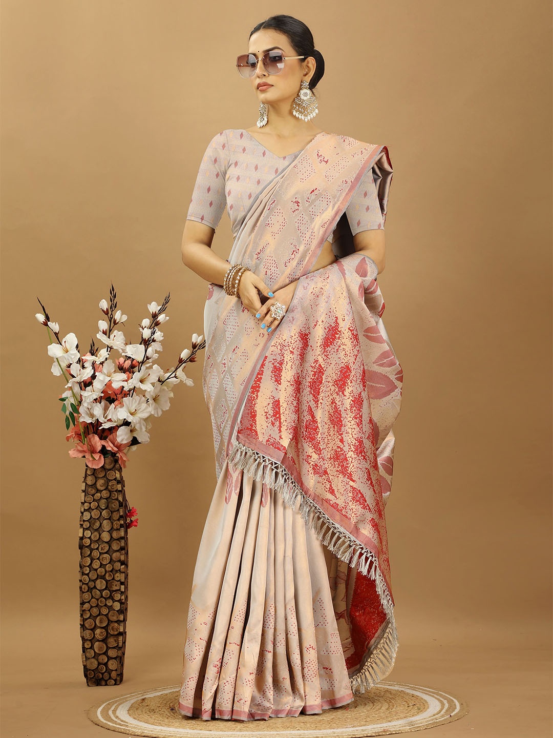 

KAYOMMI Floral Printed Kanjeevaram Saree, Cream