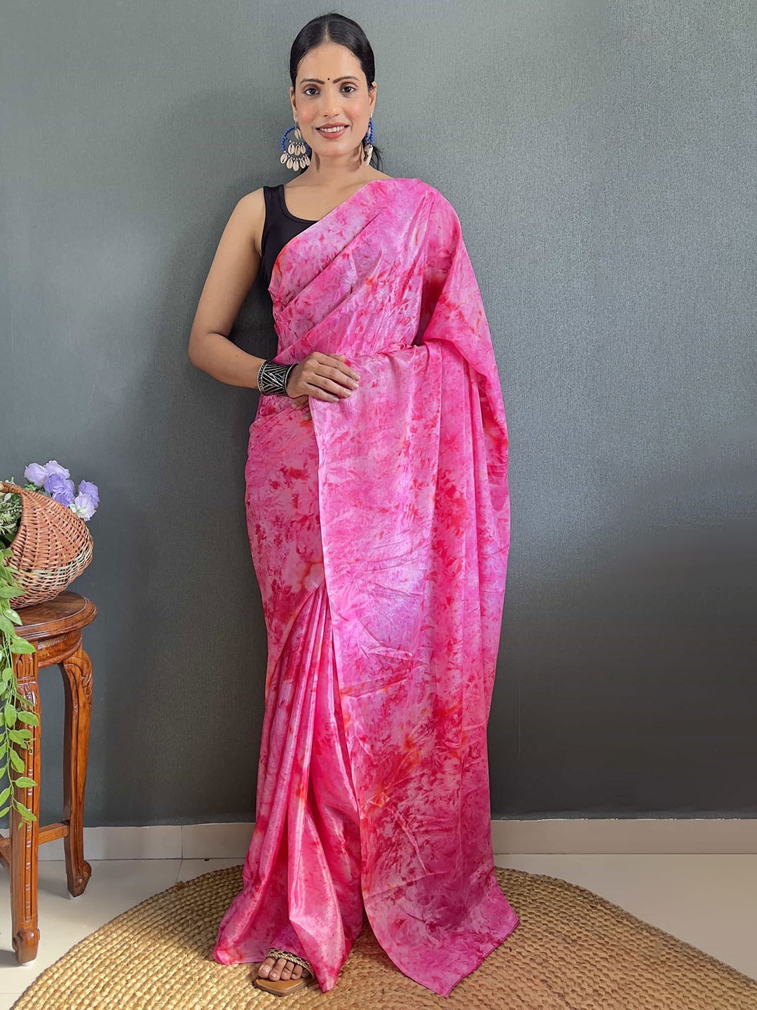 

DIVASTRI Floral Ready to Wear Jamdani Saree, Pink