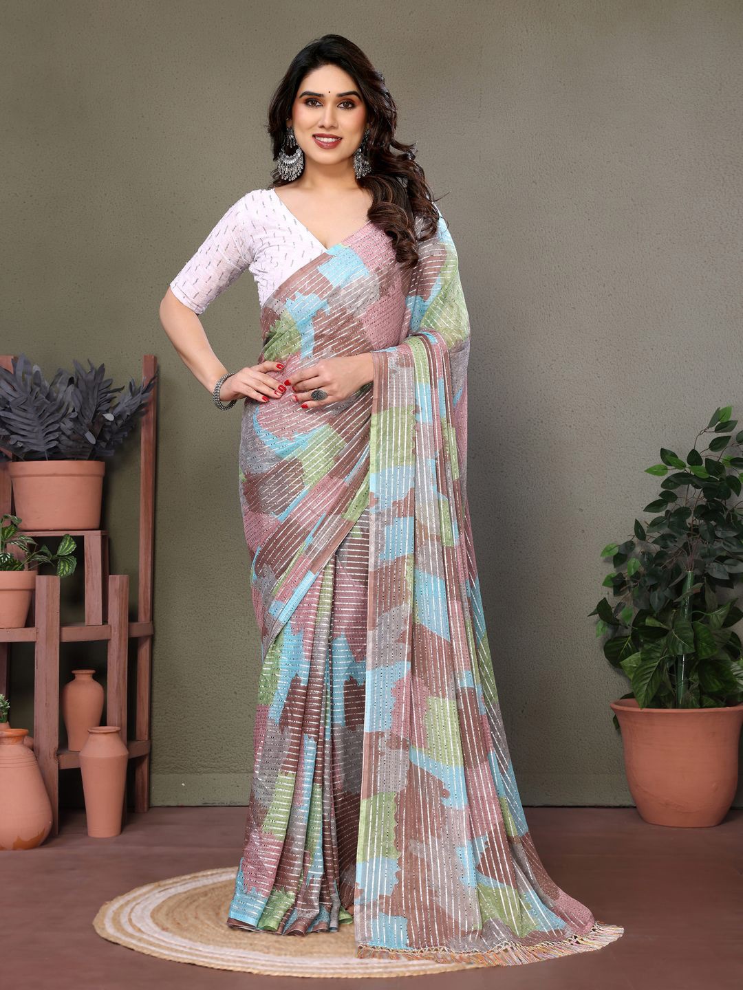 

VILLAGIUS Abstract Printed Sequinned Pure Georgette Saree, Brown