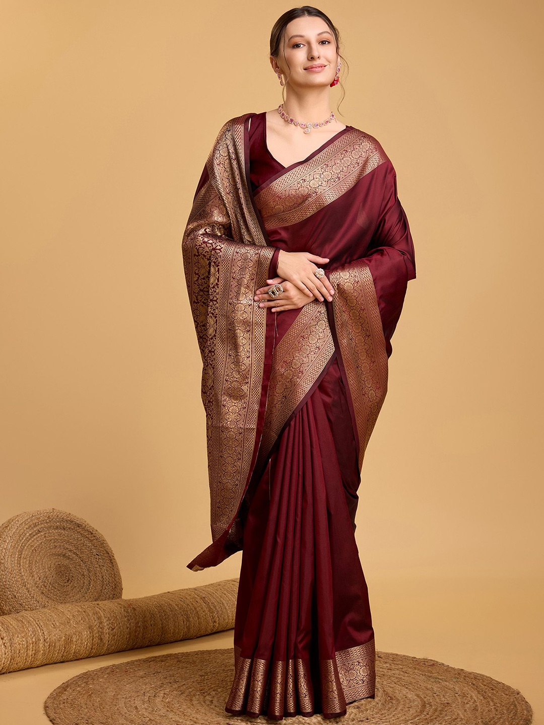 

Munir Zari Banarasi Saree with Blouse Piece, Maroon