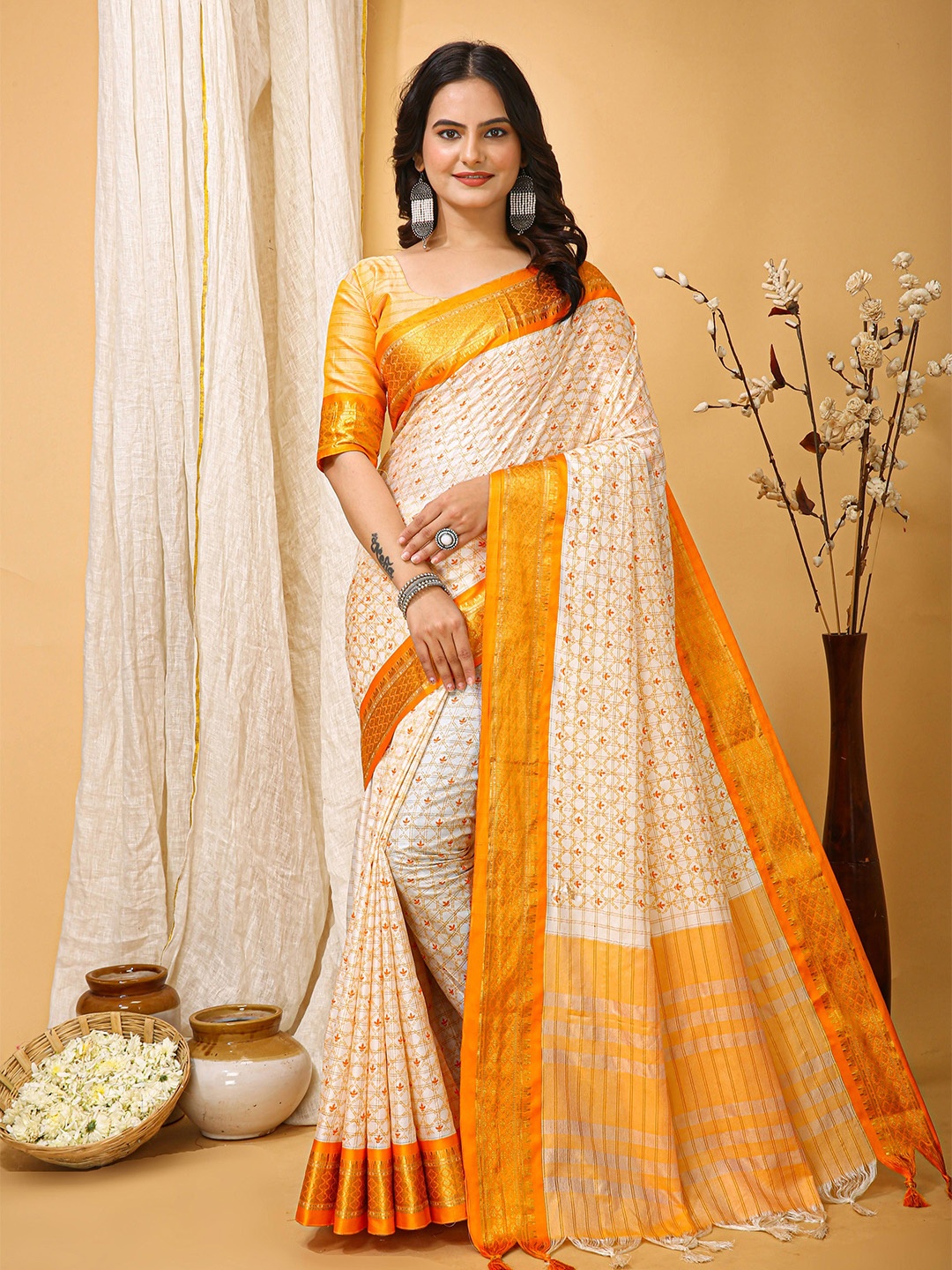 

Kriyansh Ethnic Motifs Printed Zari Bagru Saree, Yellow