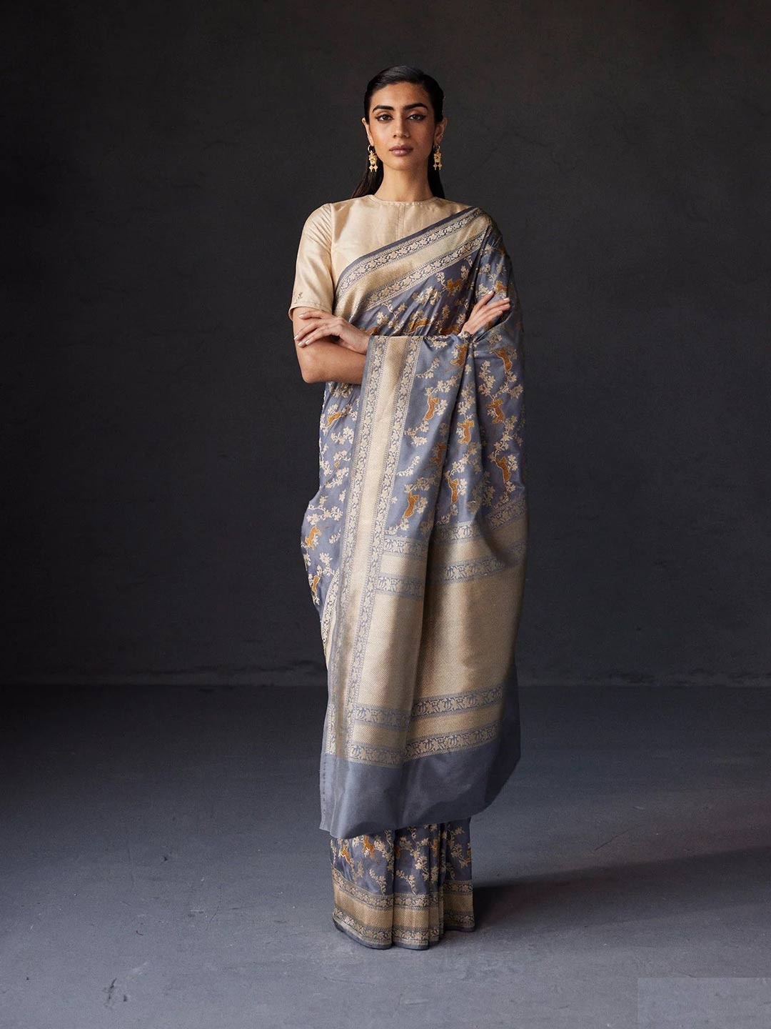 

Fabdeal Woven Design Zari Kanjeevaram Saree, Grey