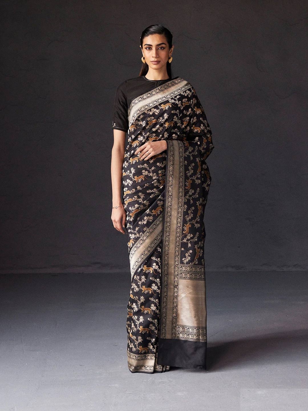 

Fabdeal Woven Design Zari Kanjeevaram Saree, Black