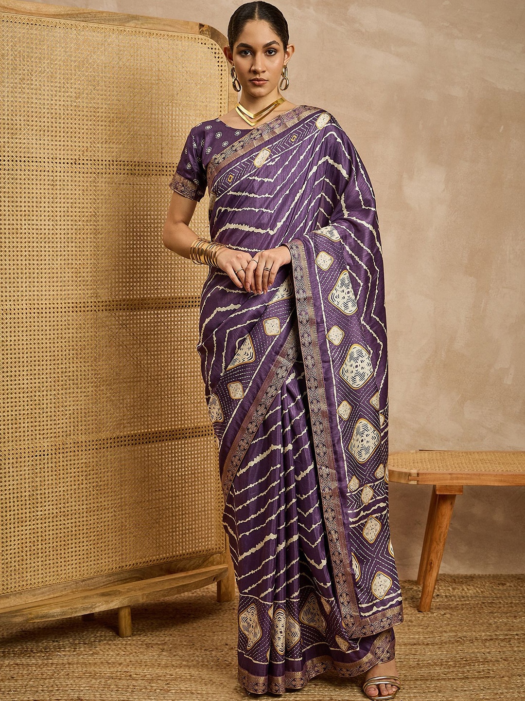 

all about you Geometric Printed Saree With Blouse Piece, Purple