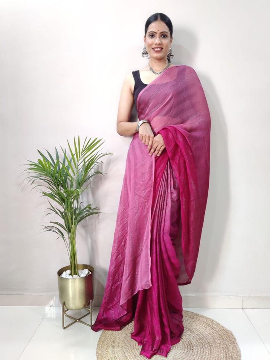 

DIVASTRI Ombre Pure Chiffon Ready to Wear Jamdani Saree, Pink