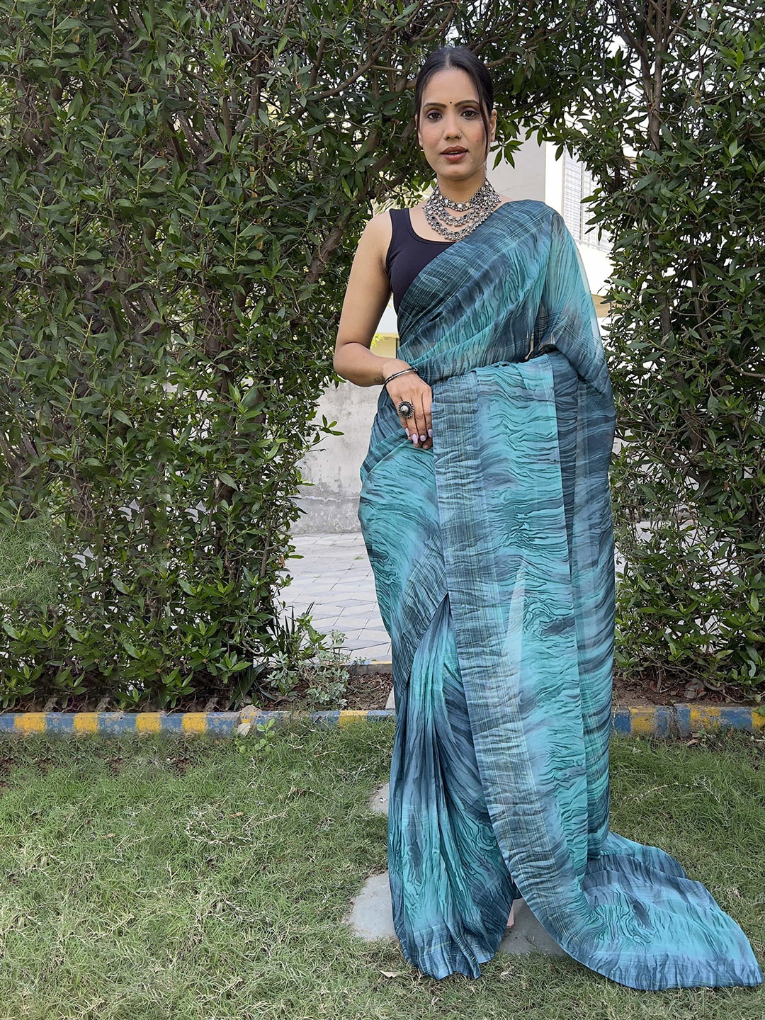 

DIVASTRI Tie and Dye Pure Chiffon Ready to Wear Saree, Blue