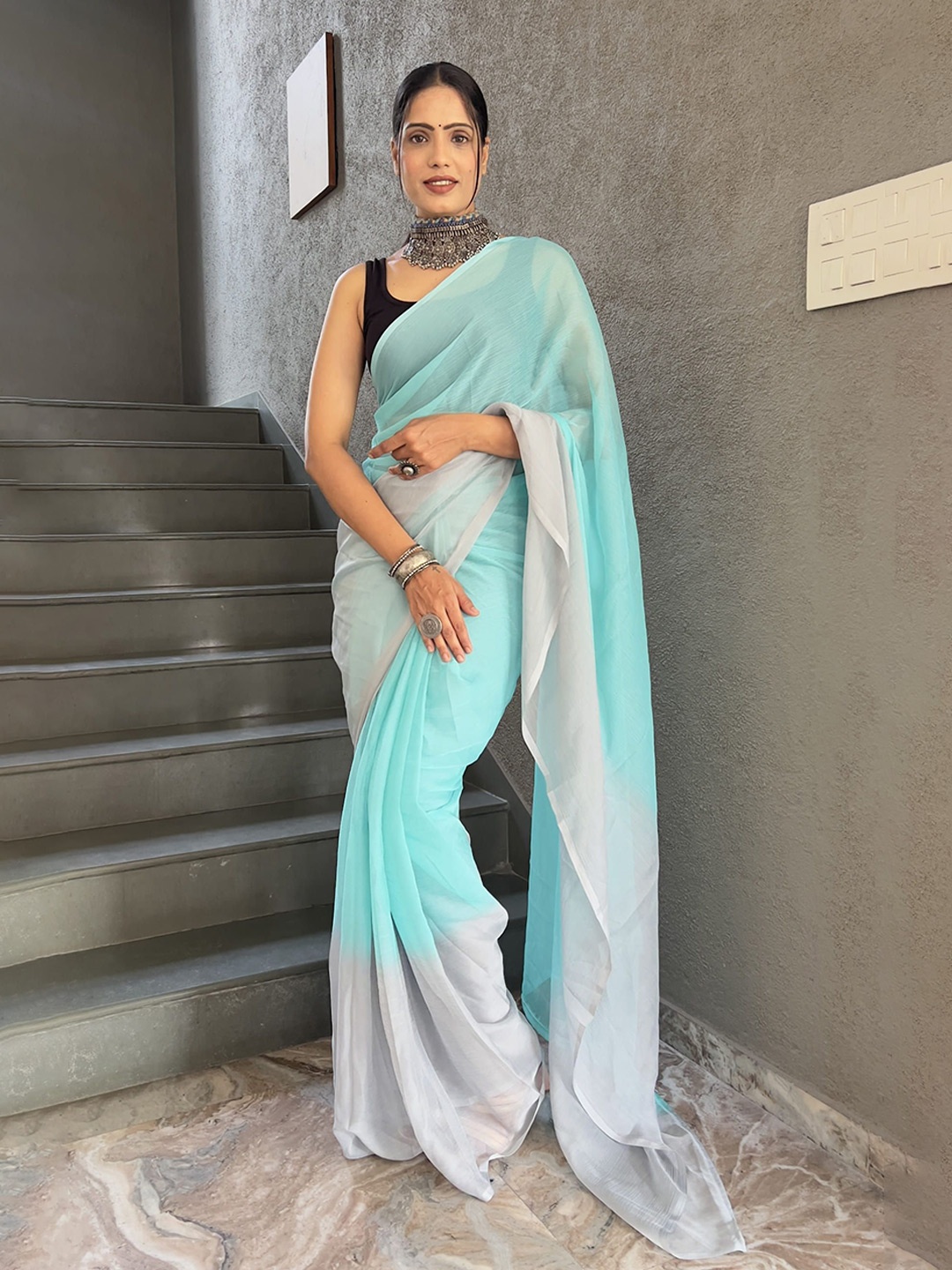 

DIVASTRI Colourblocked Pure Chiffon Ready to Wear Saree, Blue
