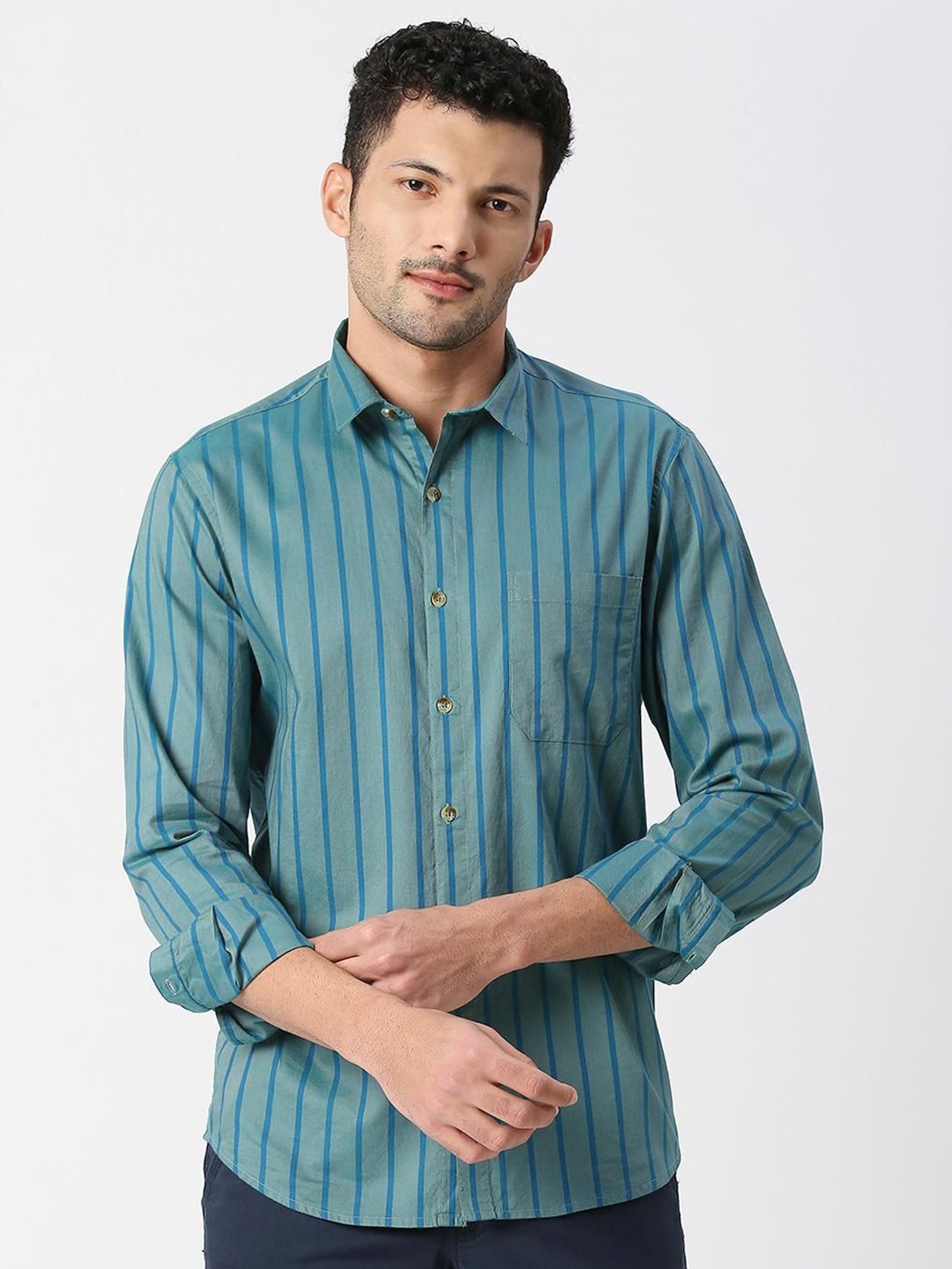 

SNX Men Spread Collar Vertical Striped Cotton Casual Shirt, Green