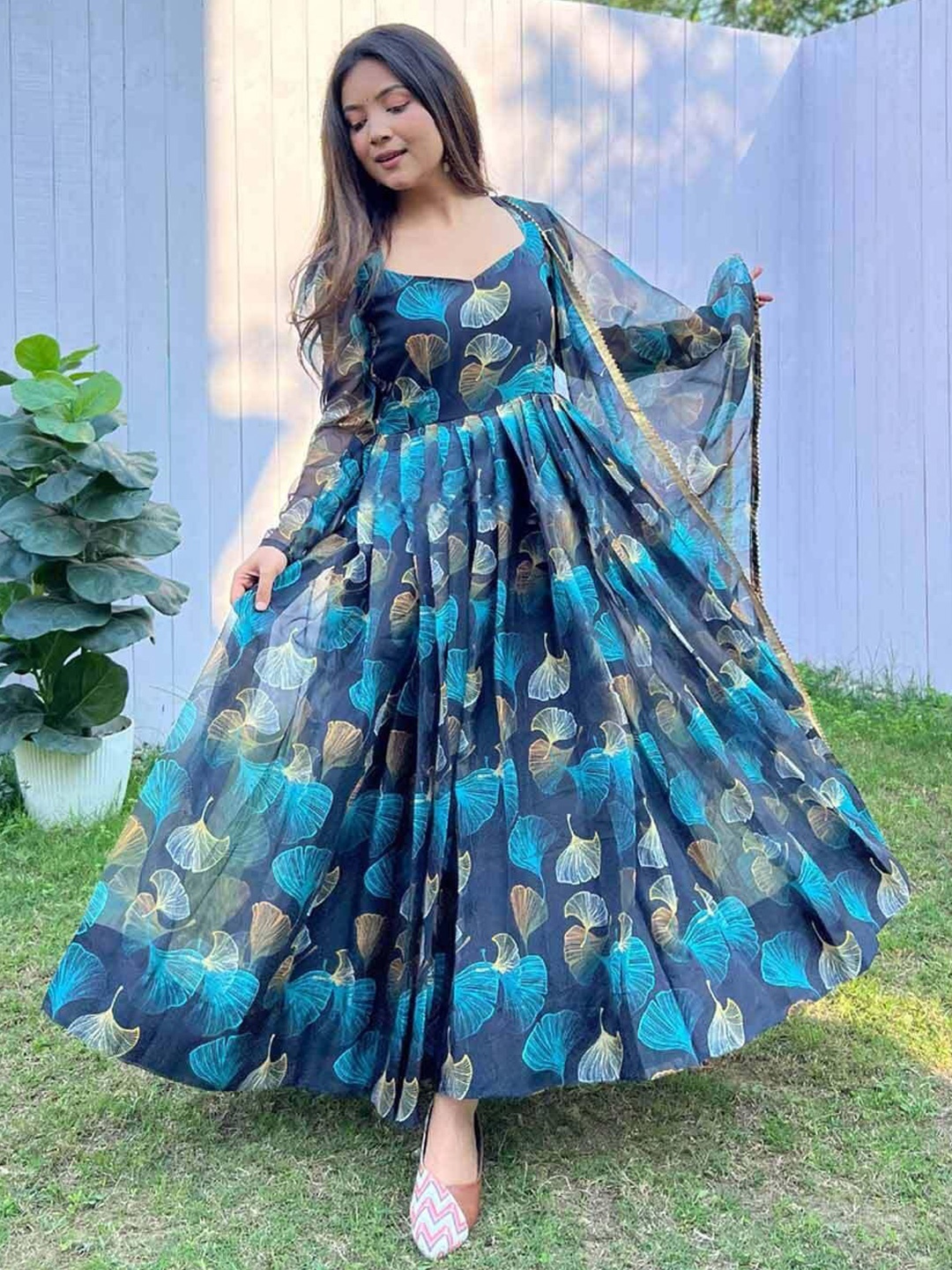 

SHISHKALA Women Floral Printed Anarkali Kurta & Dupatta Ethnic Dresses, Blue