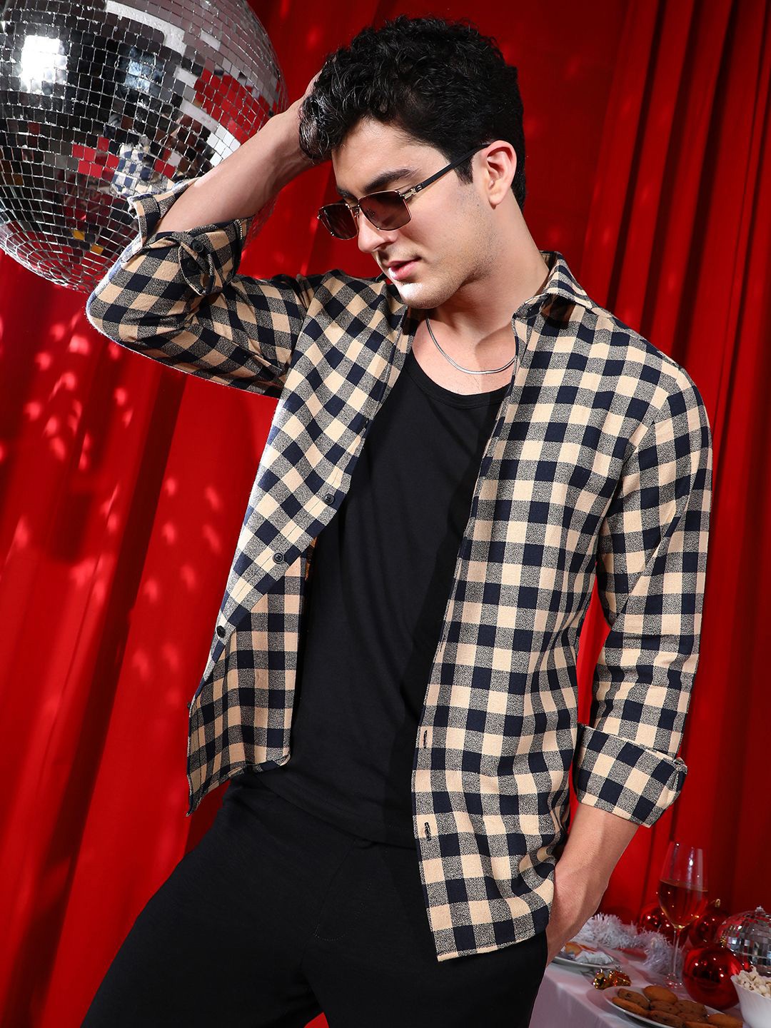 

Campus Sutra Men Comfort Fit Spread Collar Gingham Checked Casual Shirt, Beige