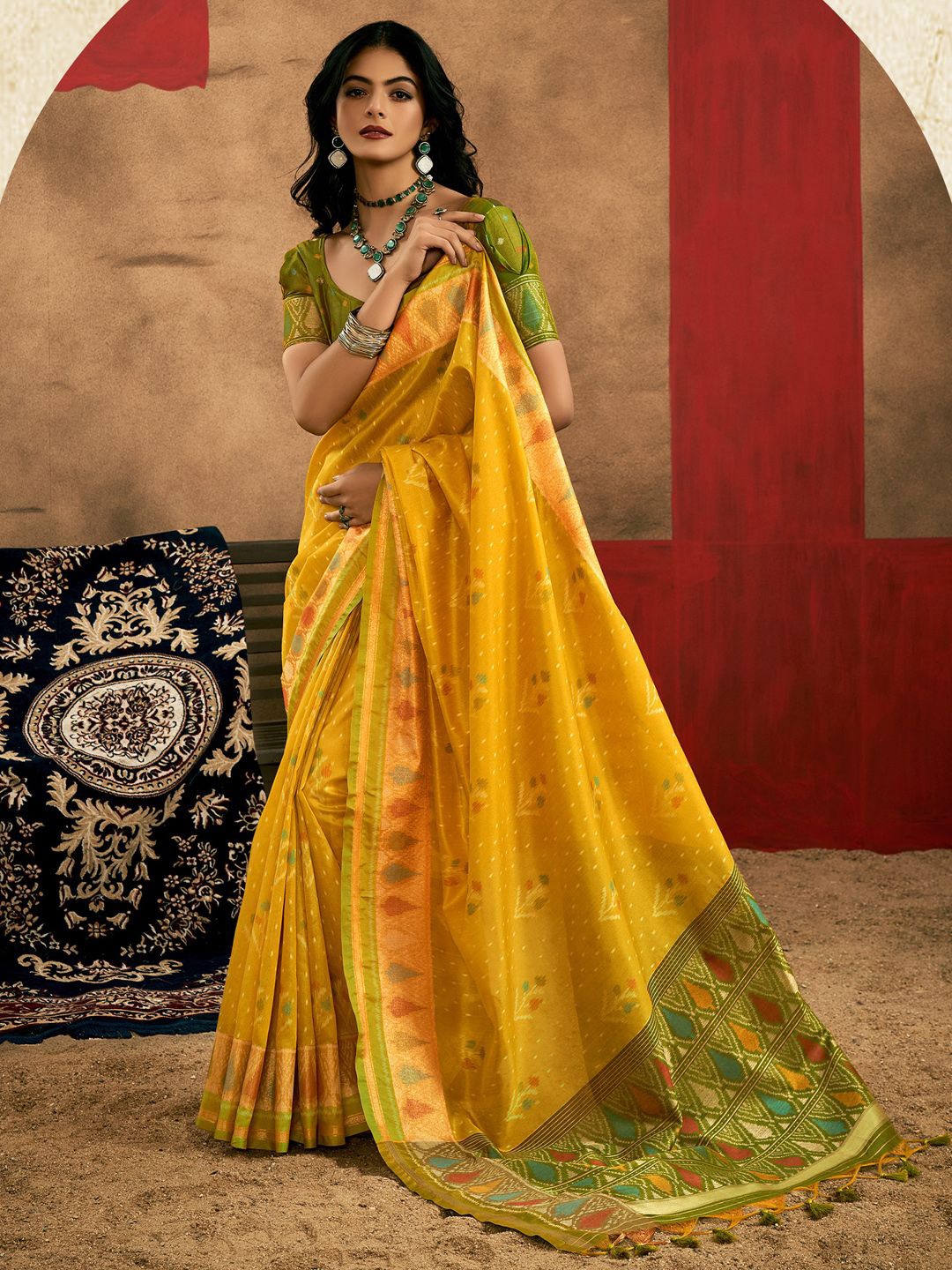 

Mitera Woven Design Sungudi Saree, Yellow