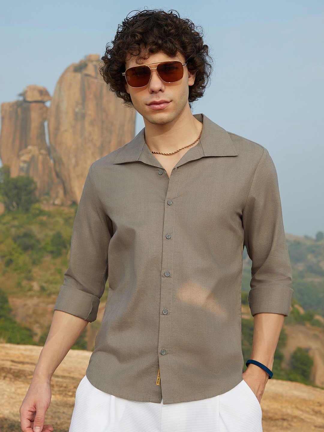 

Campus Sutra Men Comfort Fit Cutaway Collar Solid Casual Shirt, Brown