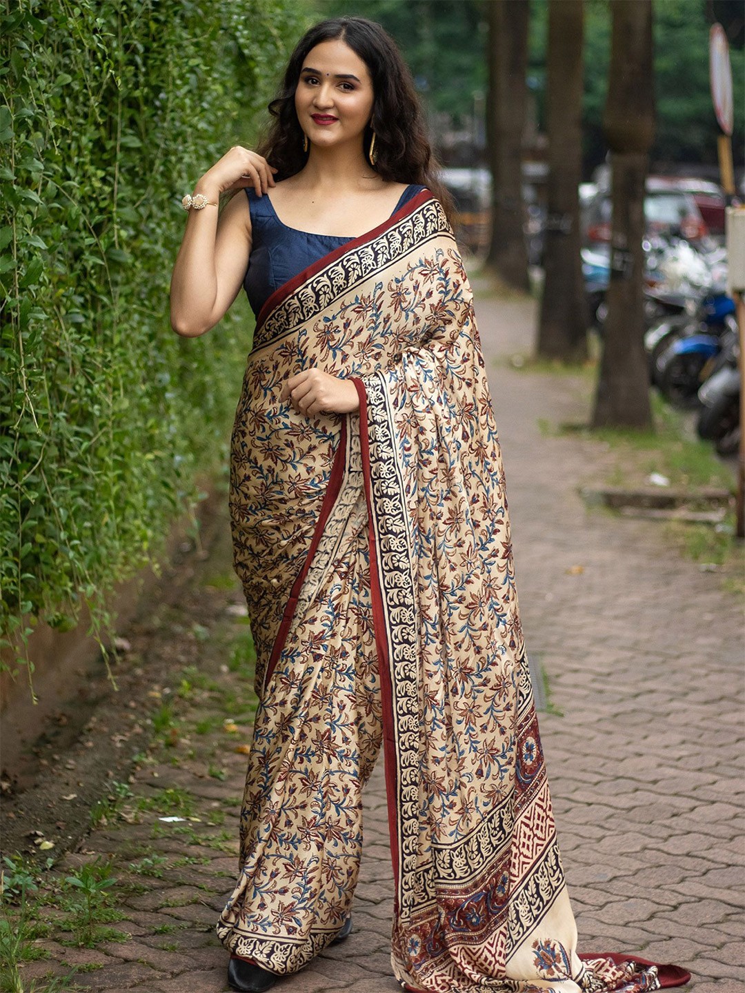 

Prasam Floral Block Print Saree, Cream
