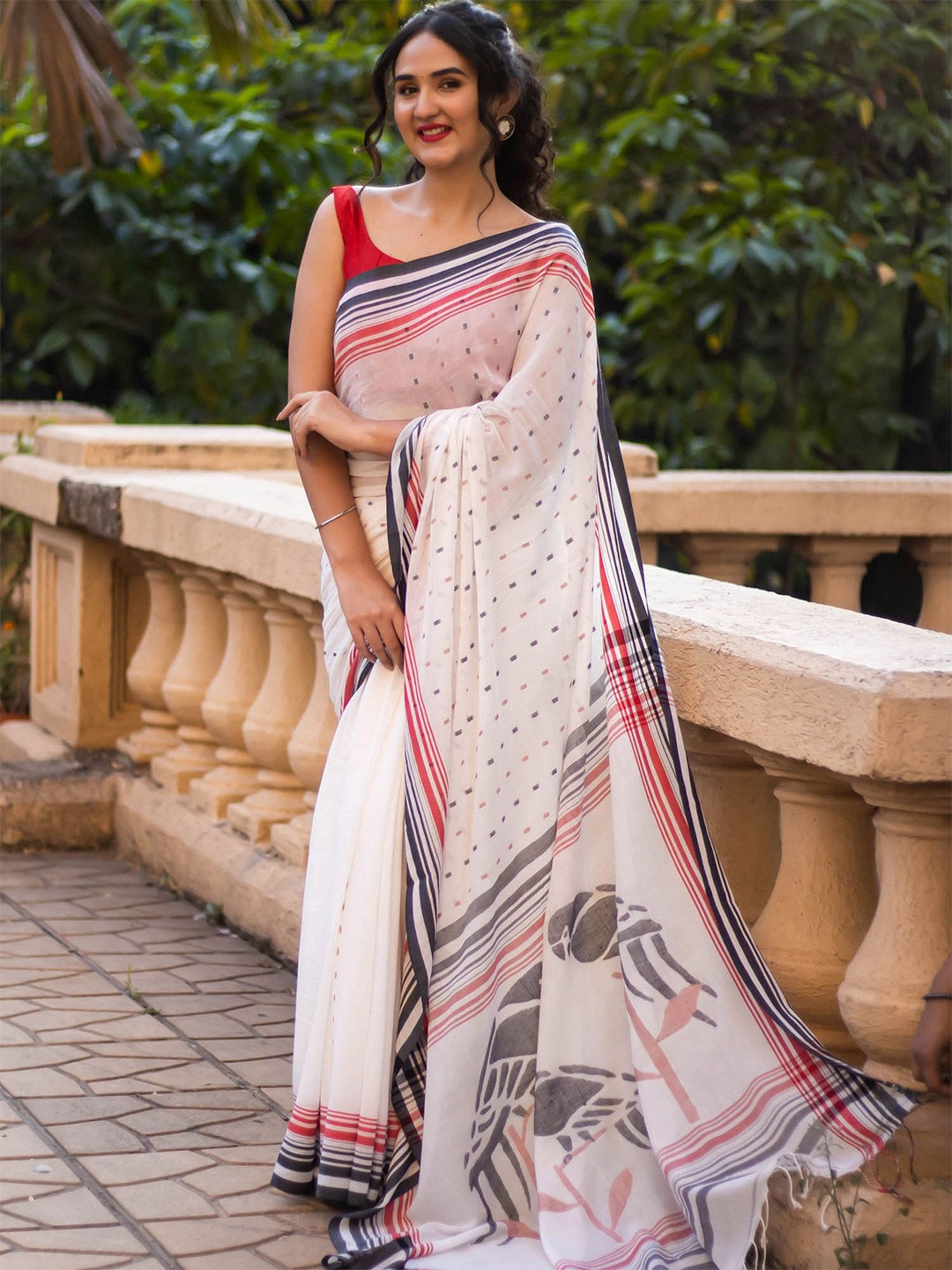 

Prasam Woven Design Pure Cotton Jamdani Saree, White