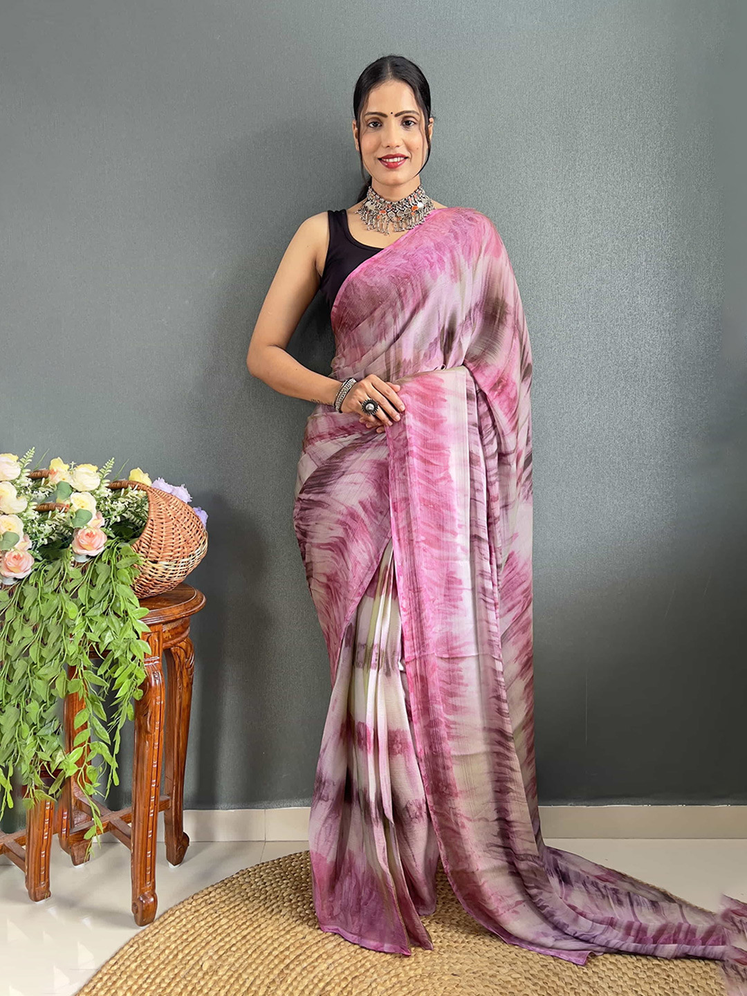 

DIVASTRI Tie and Dye Printed Pure Chiffon Ready to Wear Saree, Pink