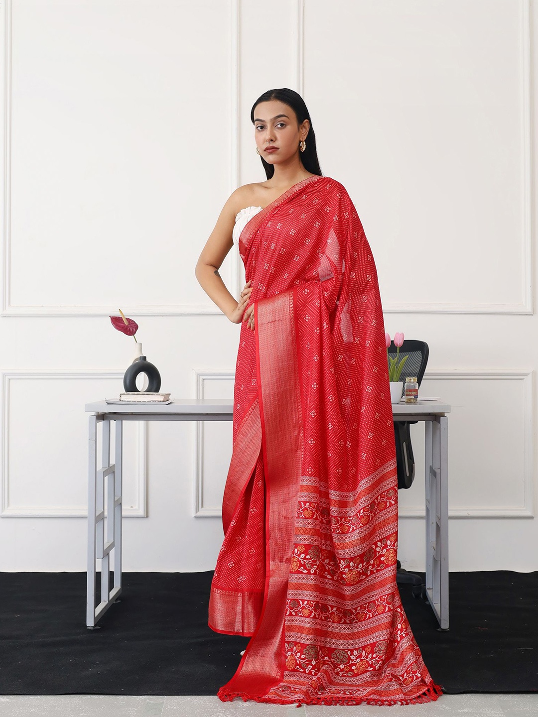 

Tikhi Imli Ready to Wear Saree, Red