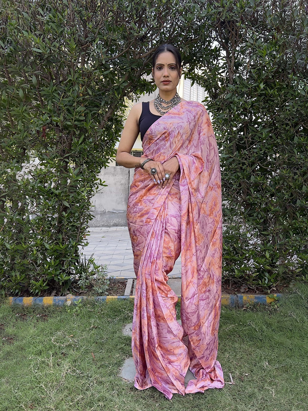 

DIVASTRI Printed Satin Ready to Wear Saree, Pink