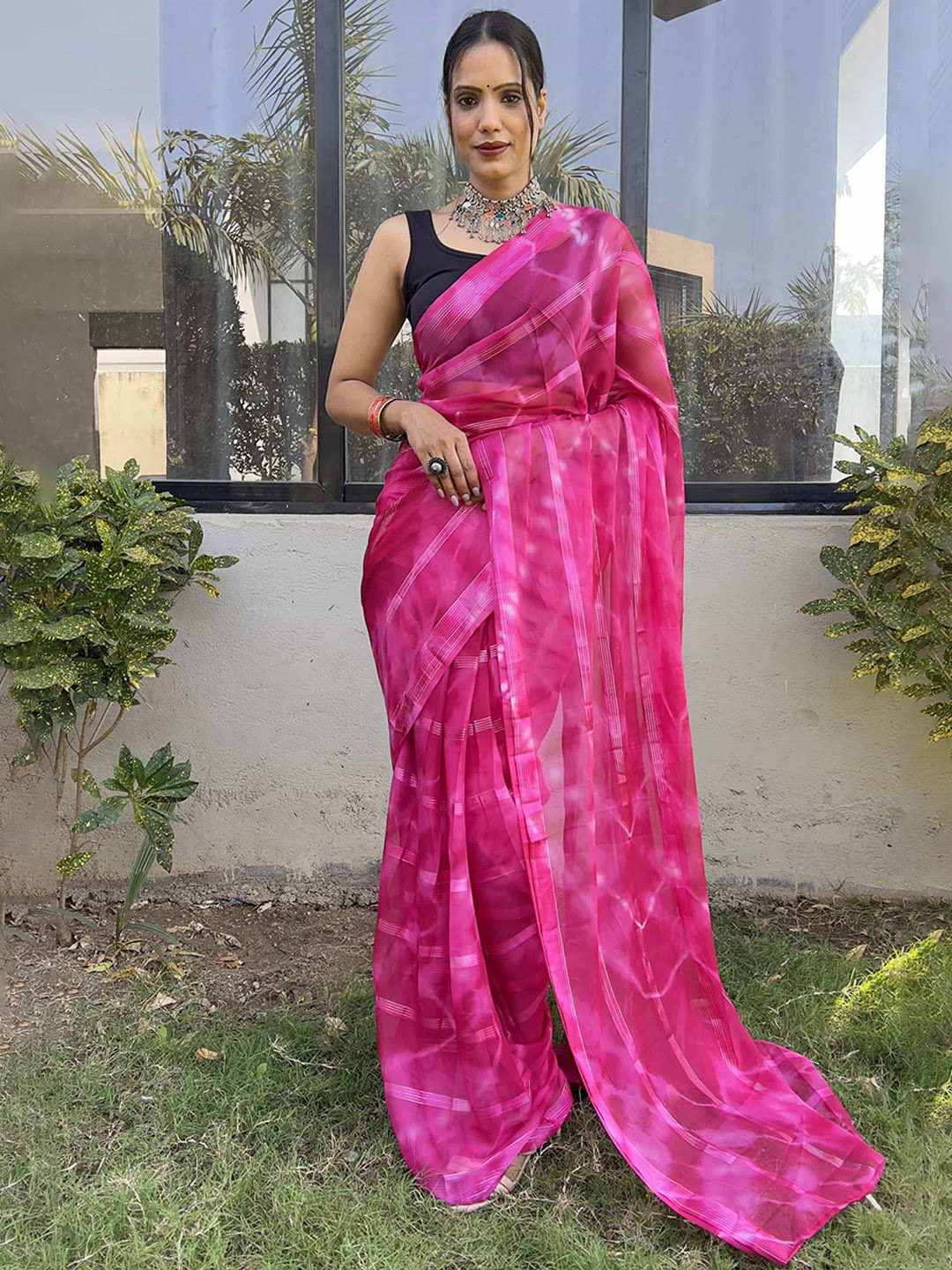 

DIVASTRI Tie and Dye Pure Georgette Ready to Wear Saree, Pink