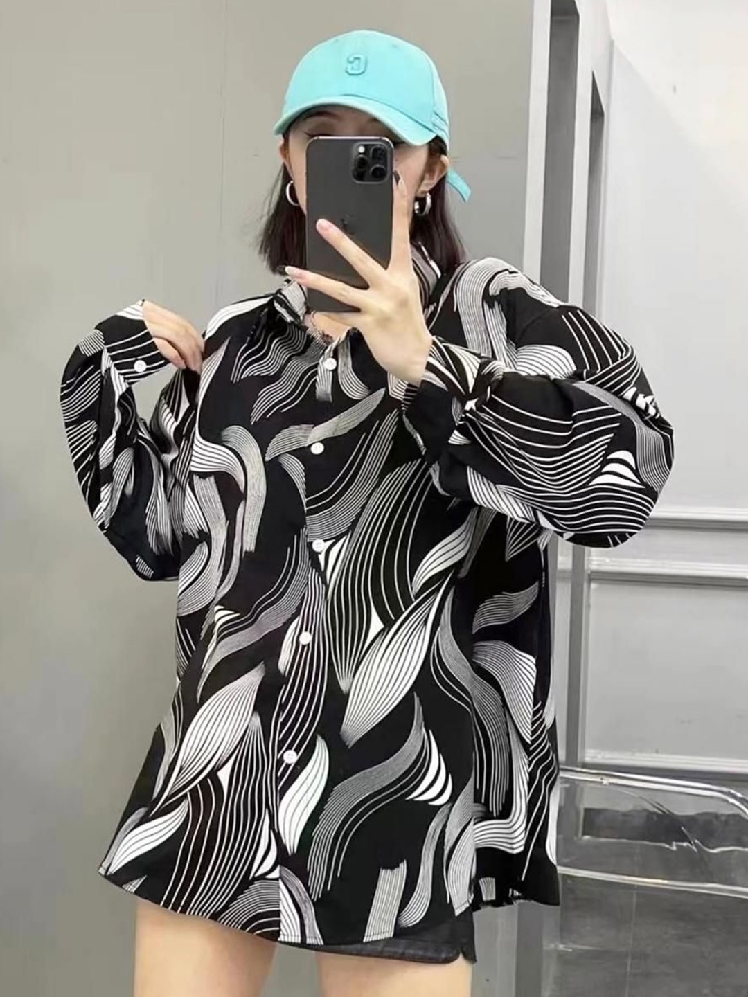 

Just Fab Women Standard Oversized Fit Spread Collar Abstract Printed Casual Shirt, Black