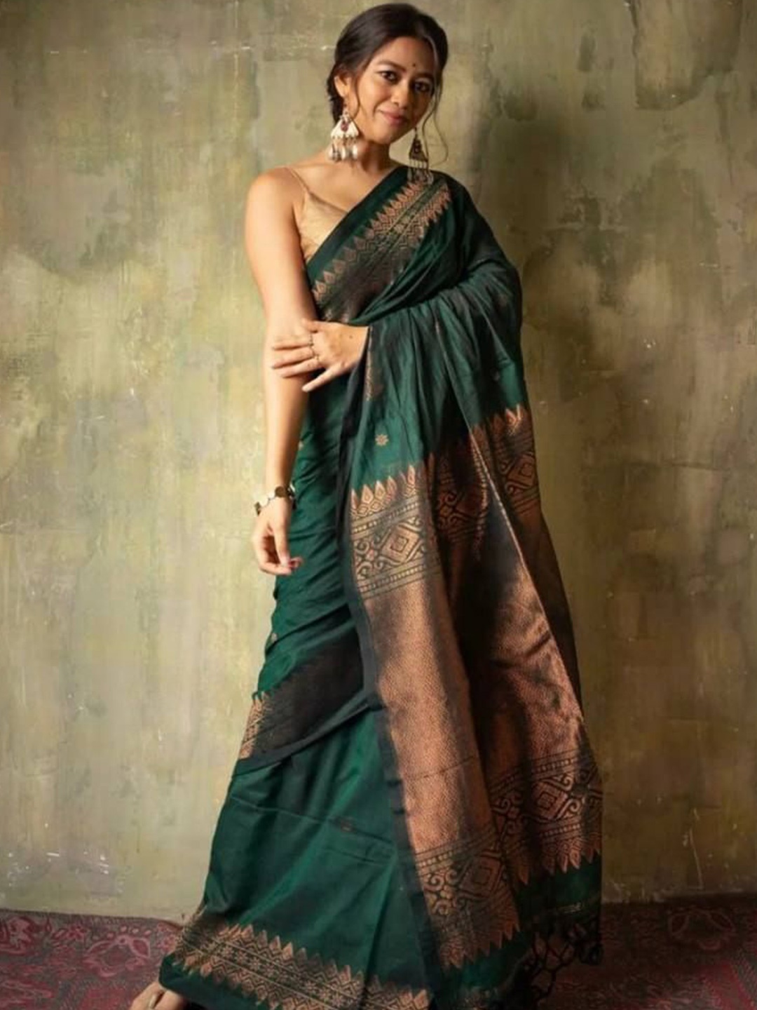 

KALINI Ethnic Motifs Woven Design Zari Banarasi Saree, Green