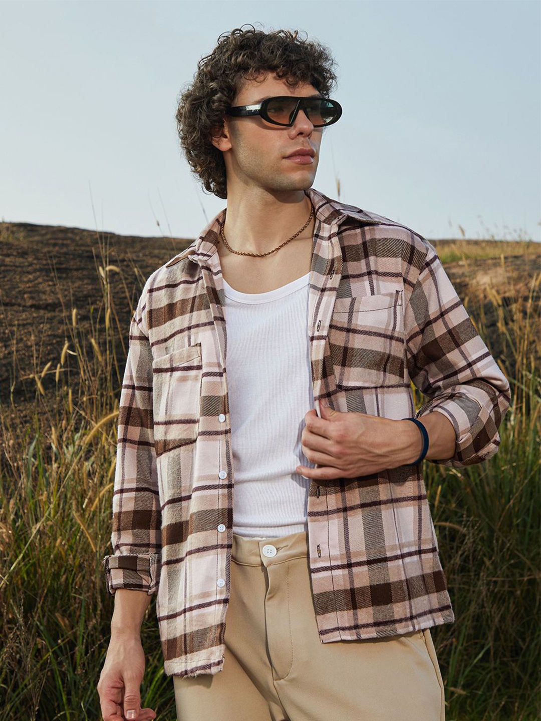 

Campus Sutra Men Comfort Spread Collar Checked Casual Shirt, Beige