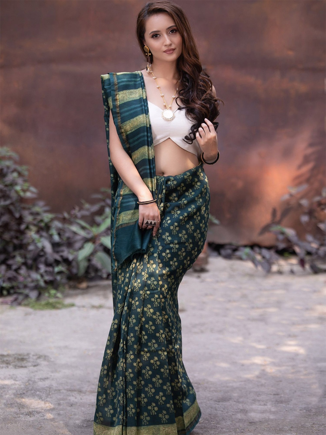

Prasam Floral Printed Block Print Saree, Green