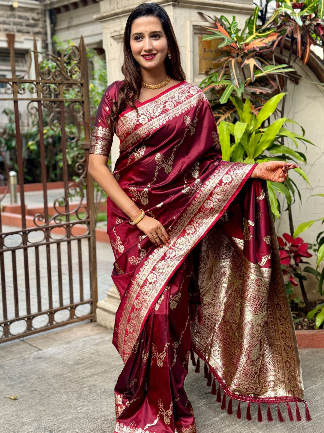 

Panzora Woven Design Zari Designer Banarasi Saree, Maroon