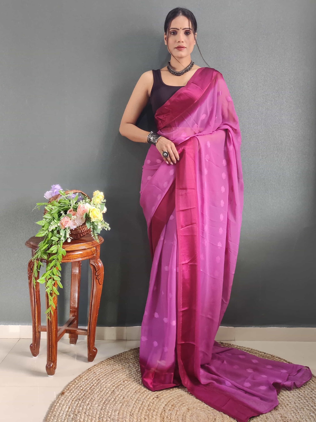 

DIVASTRI Floral Satin Ready to Wear Jamdani Saree, Pink