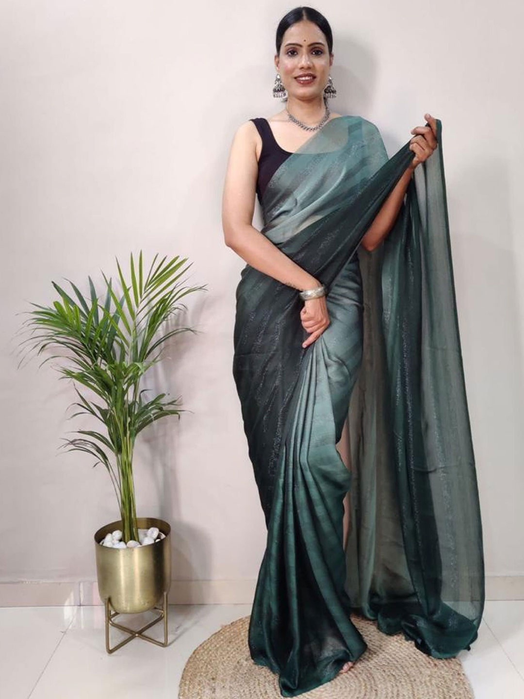 

DIVASTRI Ombre Pure Chiffon Ready to Wear Saree, Green
