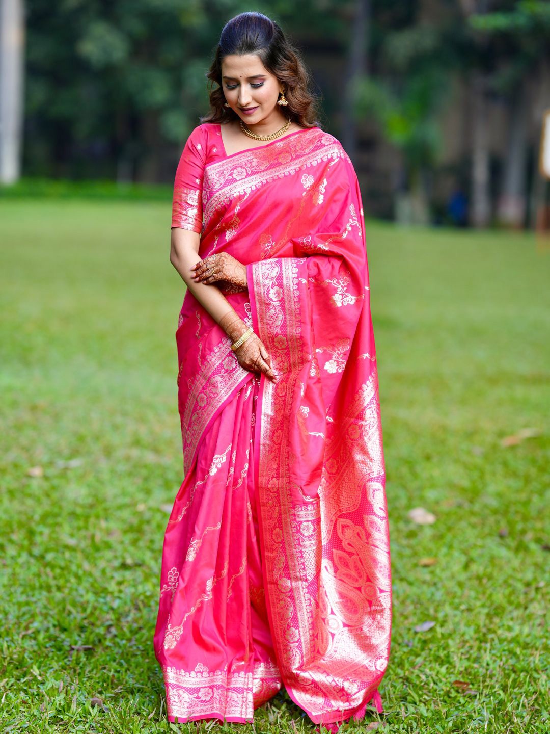 

Mitera Woven Design Zari Silk Blend Banarasi Saree With Unstitched Blouse Piece, Pink