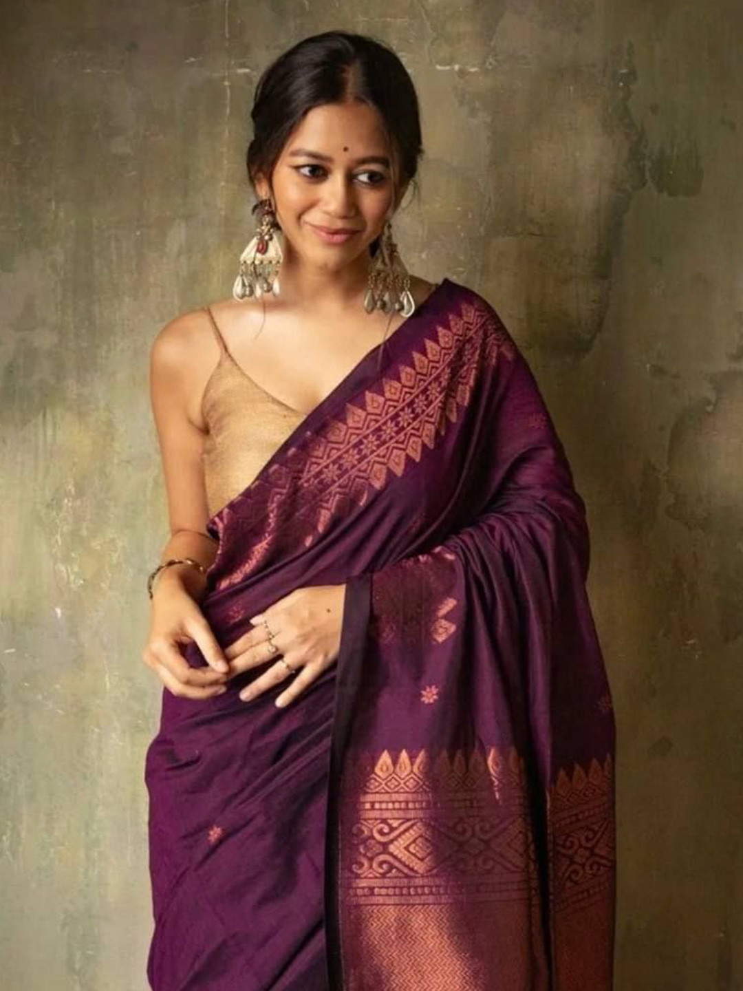 

KALINI Woven Design Zari Banarasi Saree, Purple