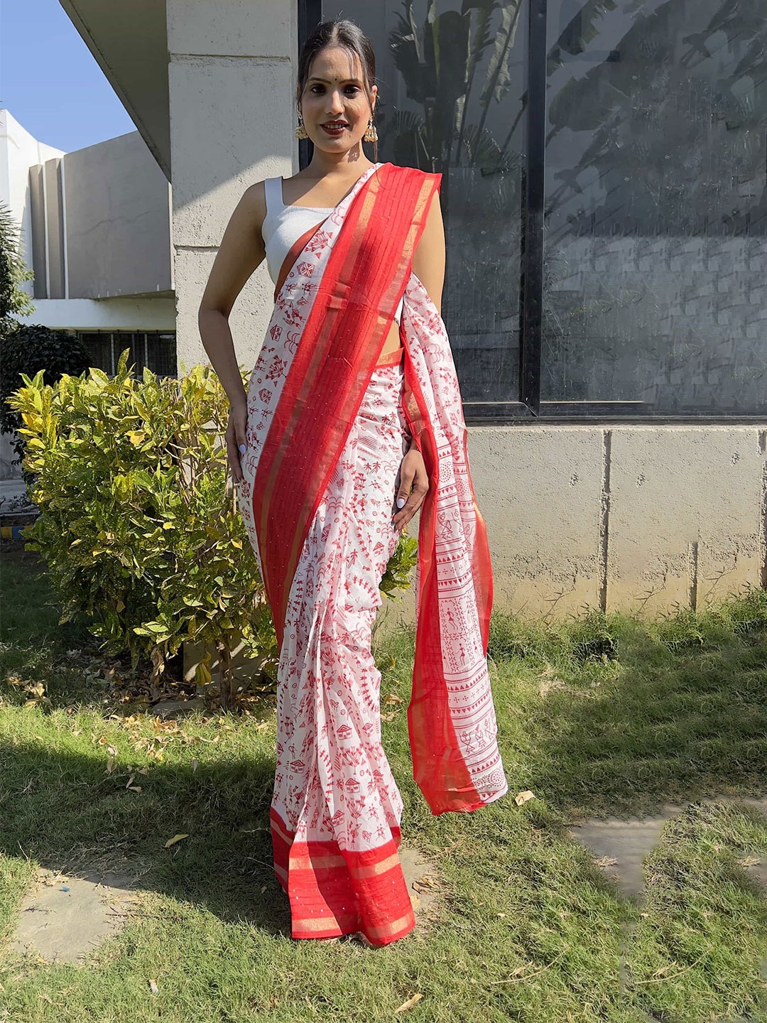 

DIVASTRI Ethnic Motifs Printed Zari Pure Silk Ready to Wear Saree, Red