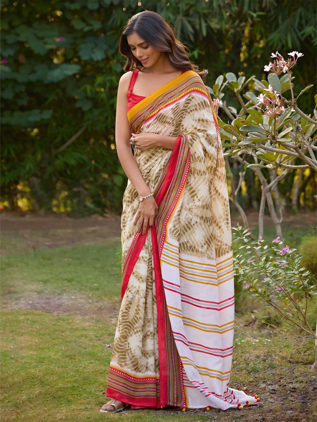 

Anouk Tie and Dye Linen Blend Saree, Cream