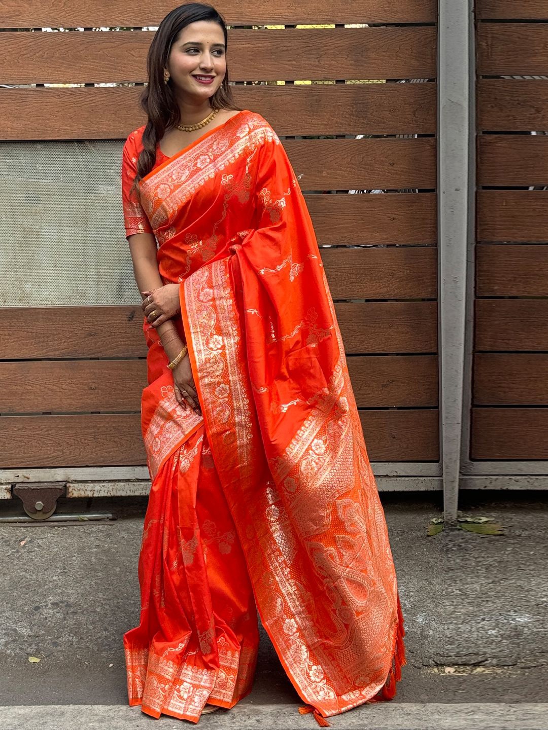 

Panzora Woven Design Zari Banarasi Saree With Unstitched Blouse Piece, Orange
