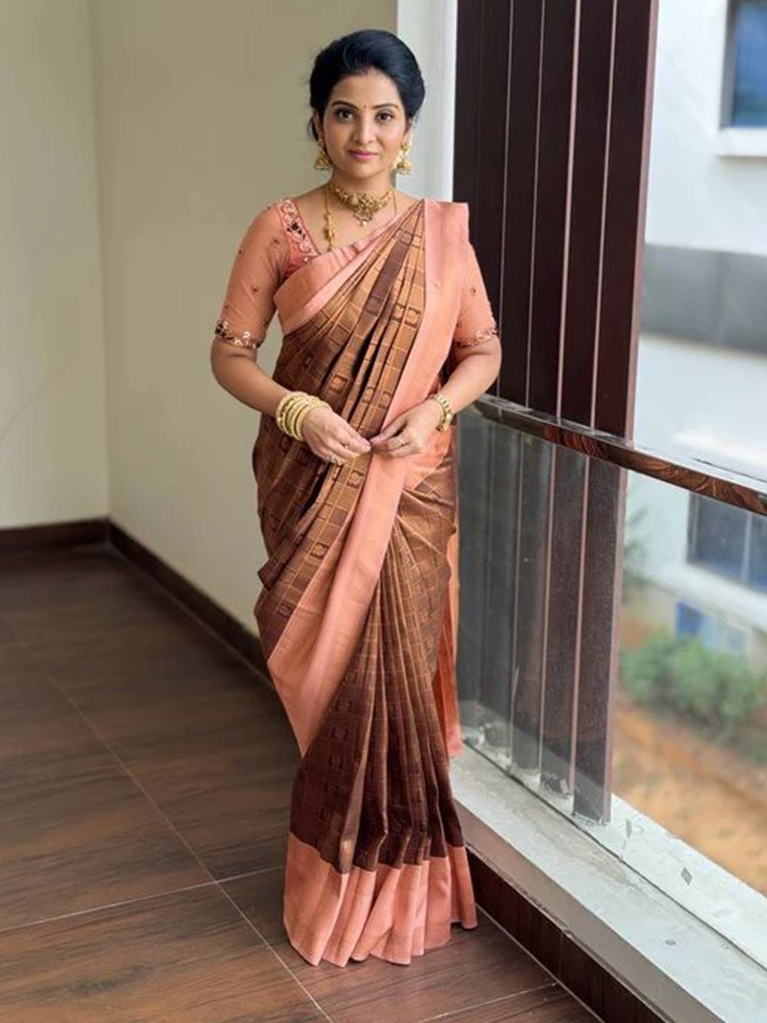 

Fabdeal Woven Design Zari Silk Blend Kanjeevaram Saree, Brown