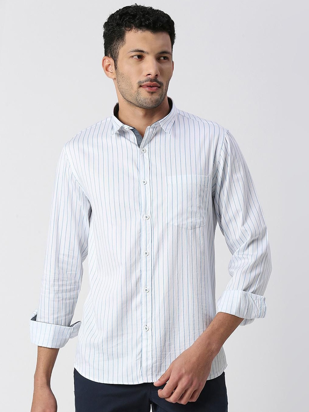 

SNX Men Spread Collar Vertical Striped Cotton Casual Shirt, White