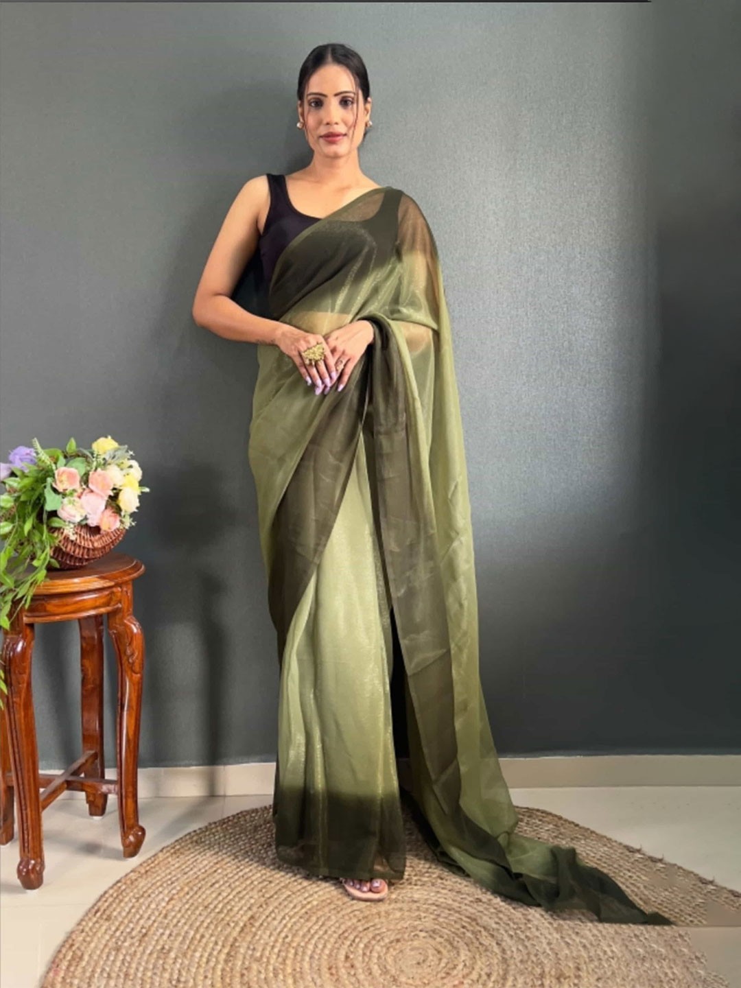 

DIVASTRI Pure Crepe Ready to Wear Saree, Green