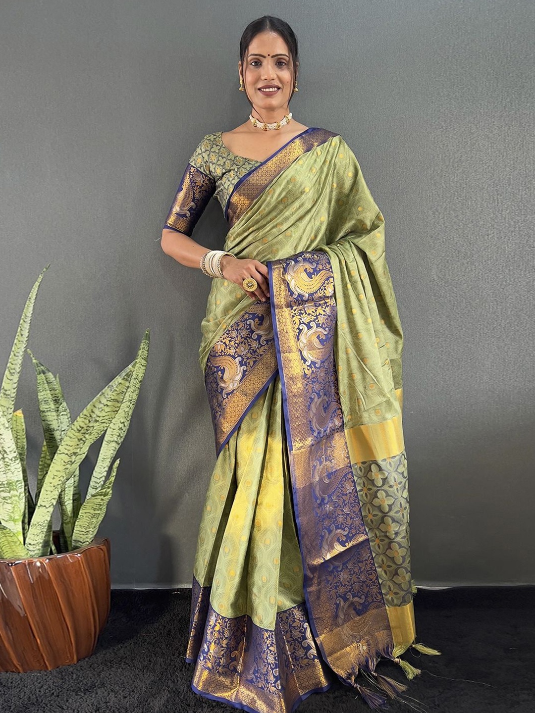 

Panzora Woven Design Zari Silk Cotton Designer Saree, Green