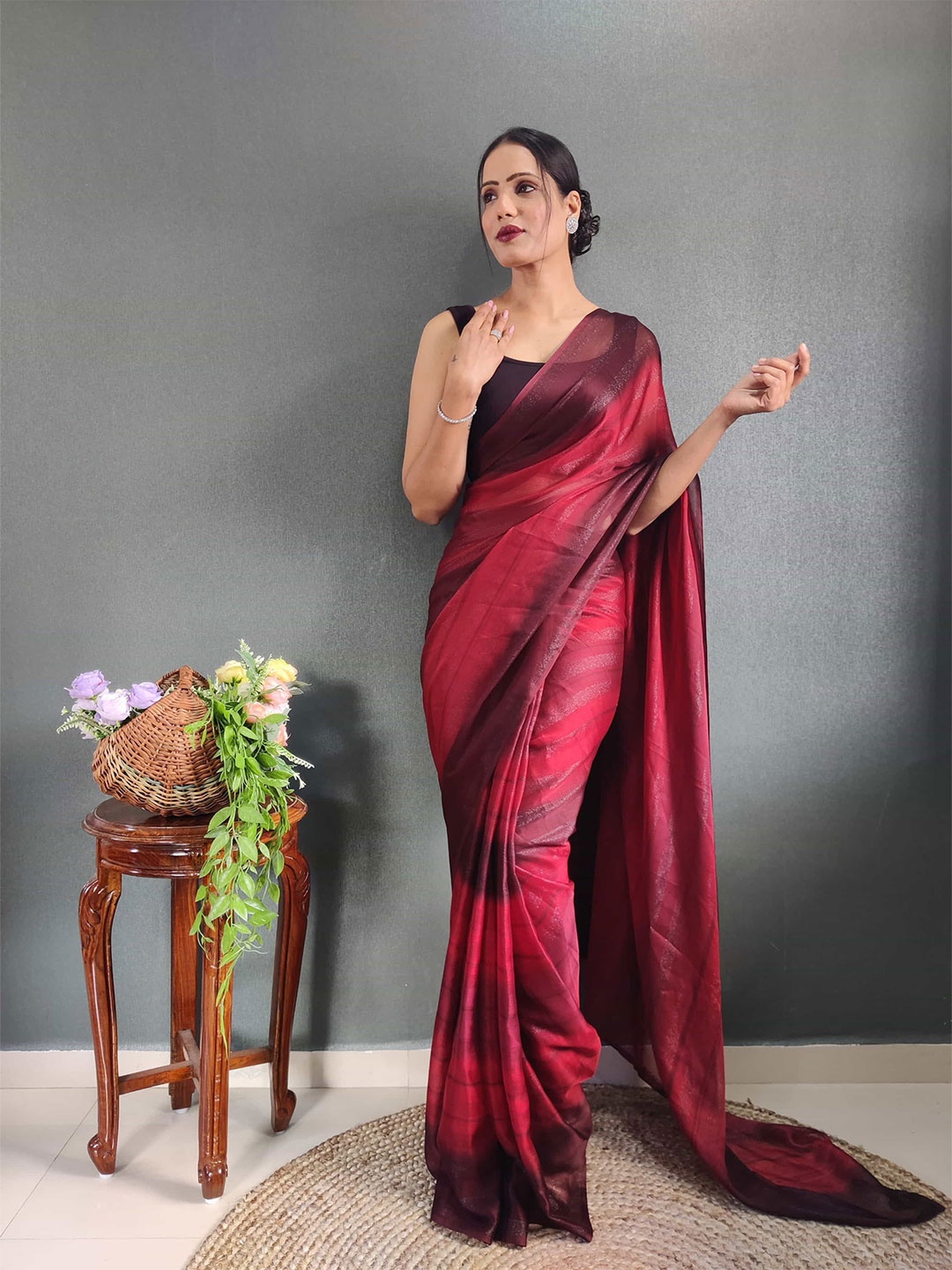 

DIVASTRI Shimmer Striped Ready to Wear Saree, Pink